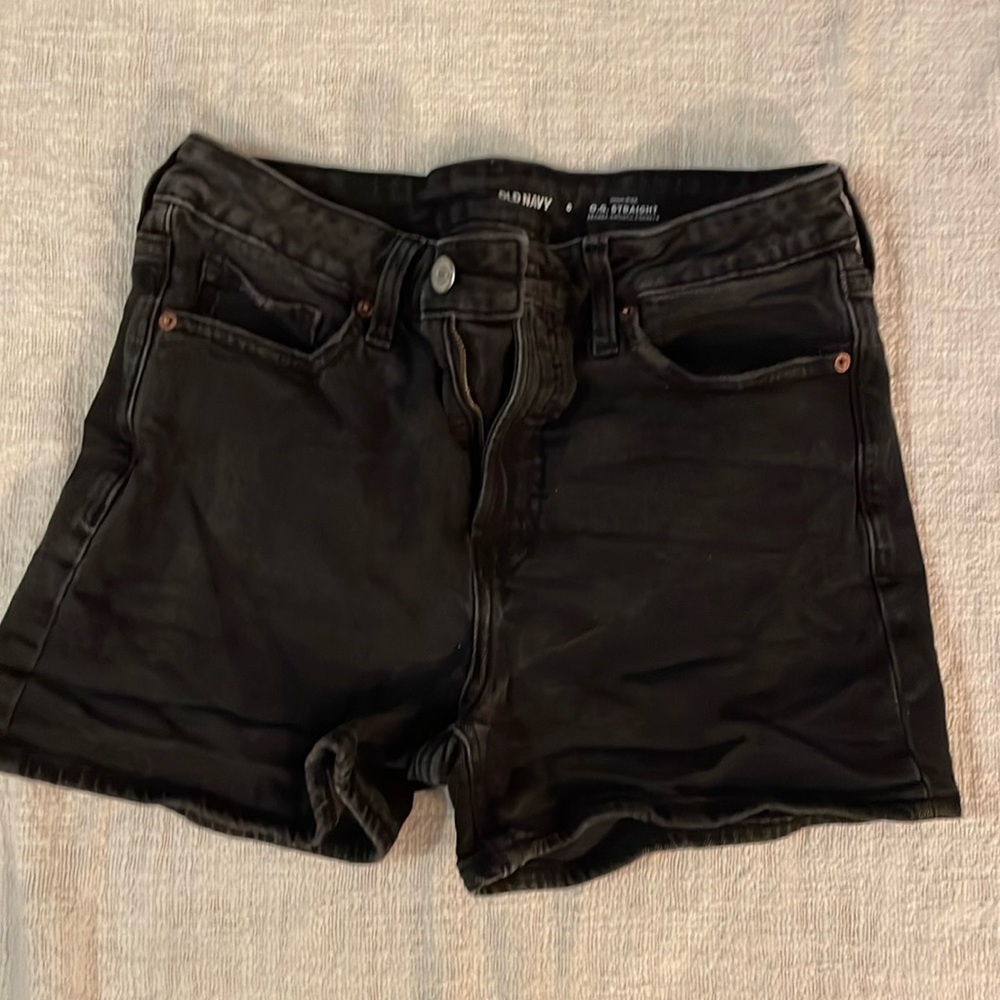 Size 6 old navy high rise OG straight shorts in black